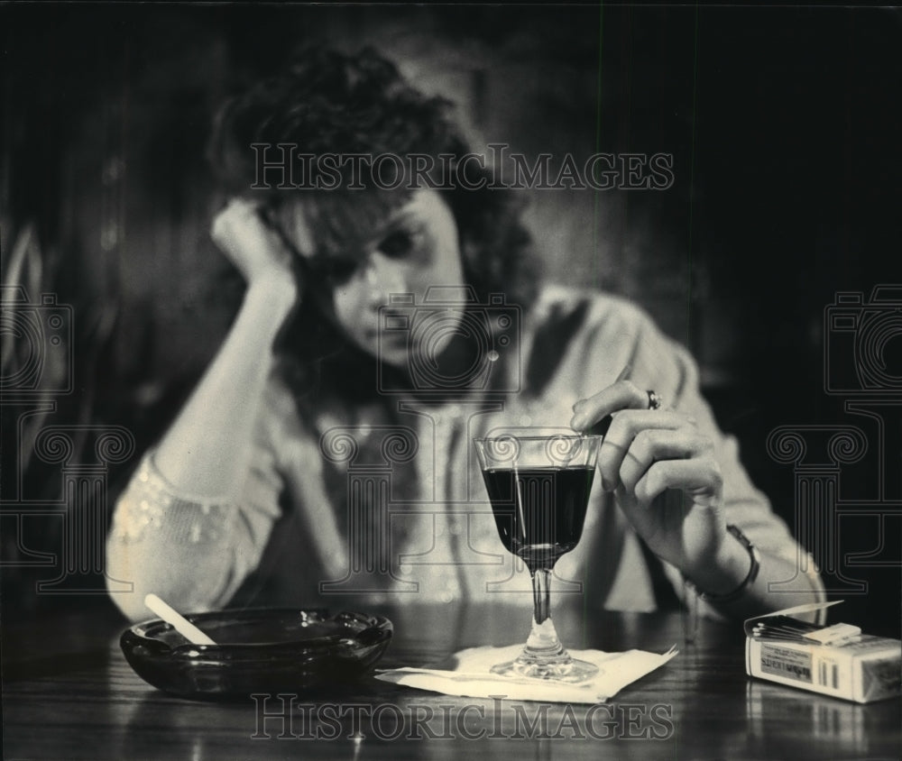 1987 Press Photo Adults may have trouble breaking a pattern of drinking &amp; drugs- Historic Images