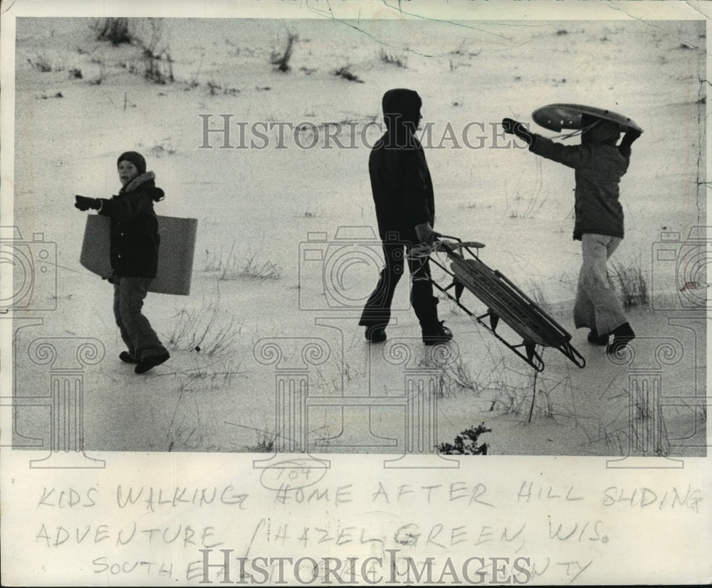 1979 Press Photo Youngsters Heading Home After Playing in Snow at Hazel Green- Historic Images