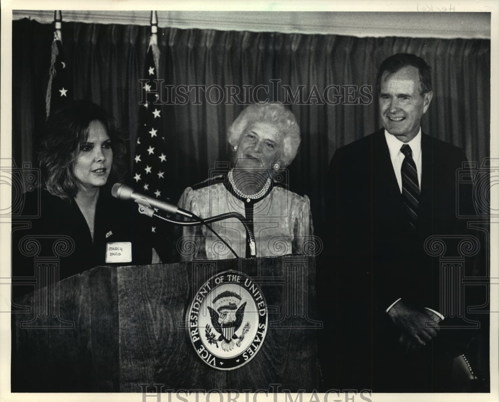 1986 Press Photo Vice President and Barbara Bush watch Marty Davis, Michigan- Historic Images