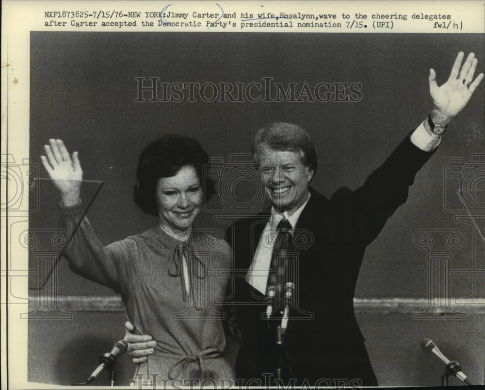 1976 Press Photo Jimmy and Rosalynn Carter Waving to Delegates in New York- Historic Images