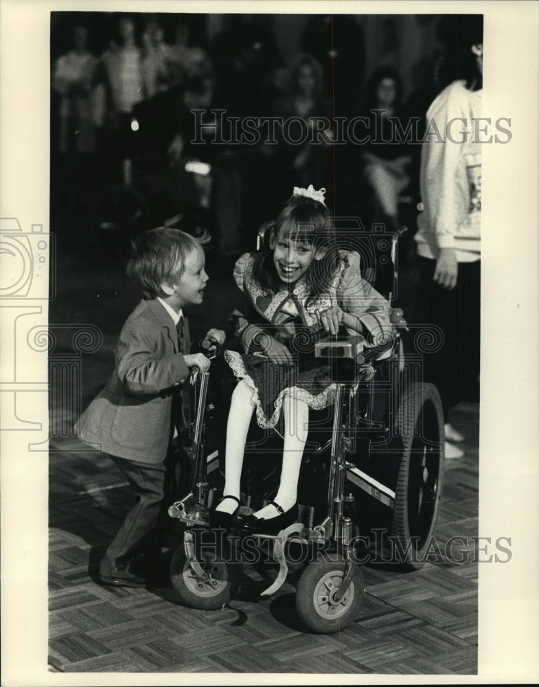 1988 Press Photo Kelly Simos Dances with Brother Steven at Marc Plaza Hotel- Historic Images