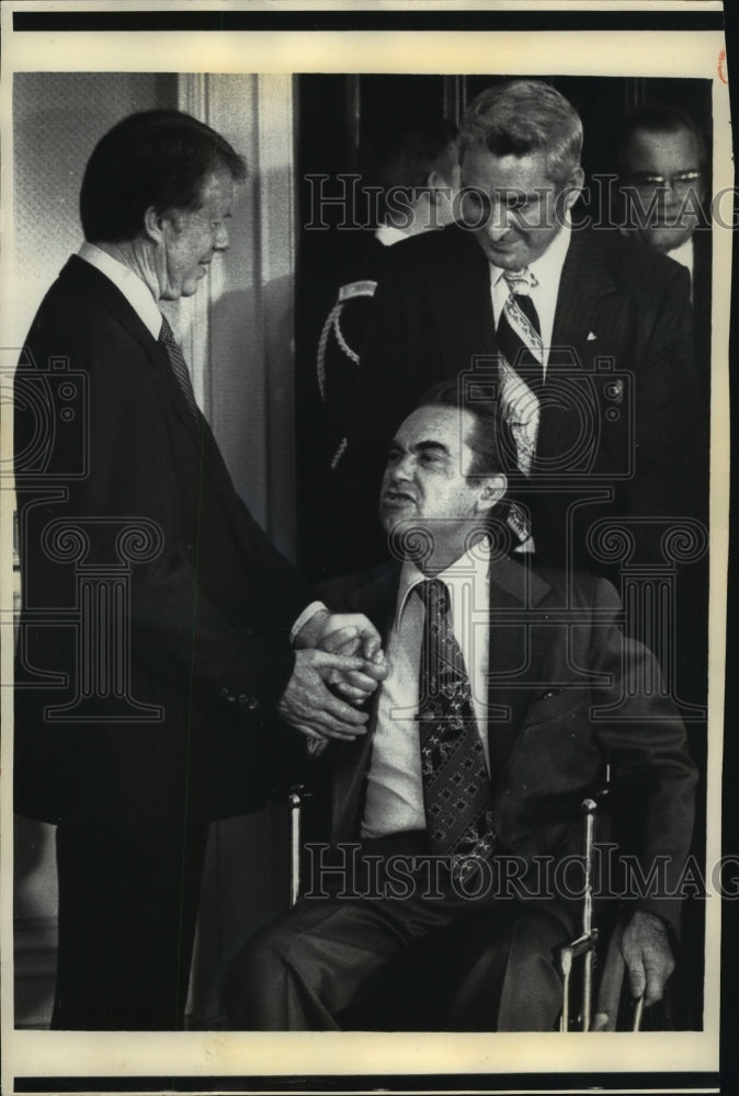 1977 Press Photo President Carter Greeting Alabama Governor George Wallace- Historic Images