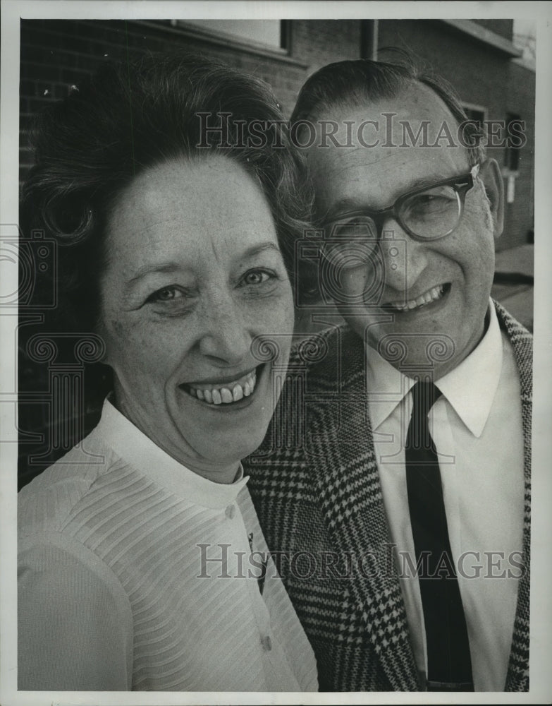 1970 Press Photo Dr. and Mrs. Chris J. Buscaglia of County Mental Health Center- Historic Images