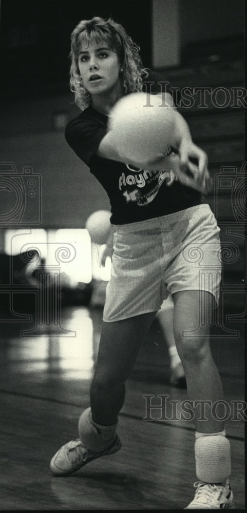 1987 Press Photo Nikki Busch&#39;s choice is volleyball, from Pius XI H.S.- Historic Images