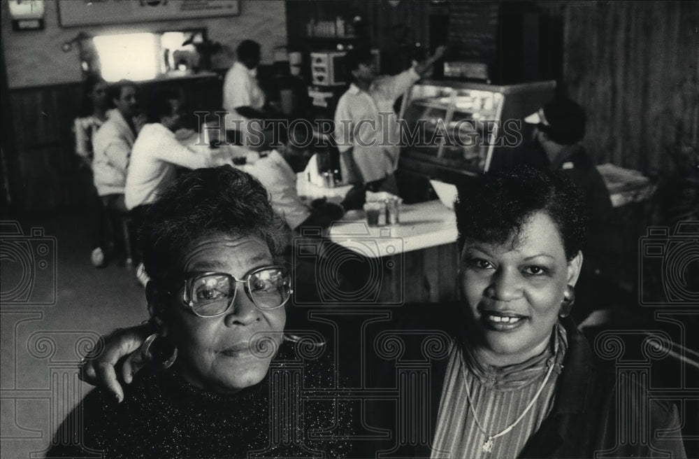 1987 Press Photo Iberia Lewis of Iberia&#39;s Kitchen and Annie &#39;Rae&#39; Green- Historic Images