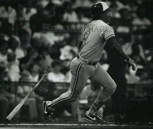 1990 Press Photo Toronto's George Bell Playing Baseball at County Stadium- Historic Images
