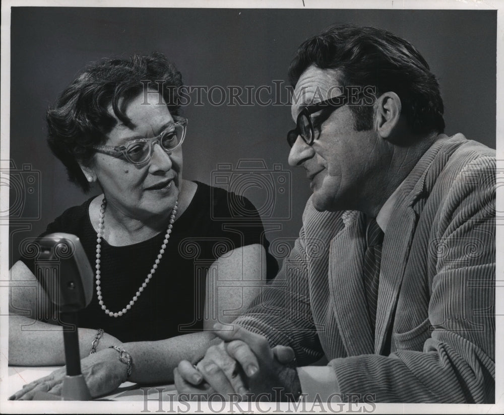 1974 Press Photo British Director, Charlie Hanson, and Mary Ann LeMay - Historic Images