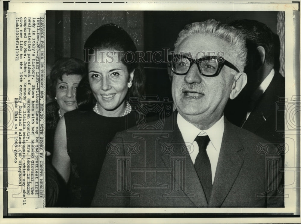 1968 Press Photo Vittoria Leone compared to Mrs. John F. Kennedy by Italian news- Historic Images