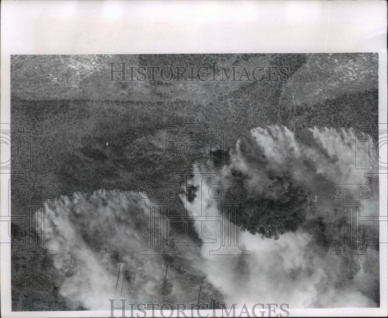 Load image into Gallery viewer, 1967 Press Photo Fires Sweep Through Florida Everglades - mja66746
