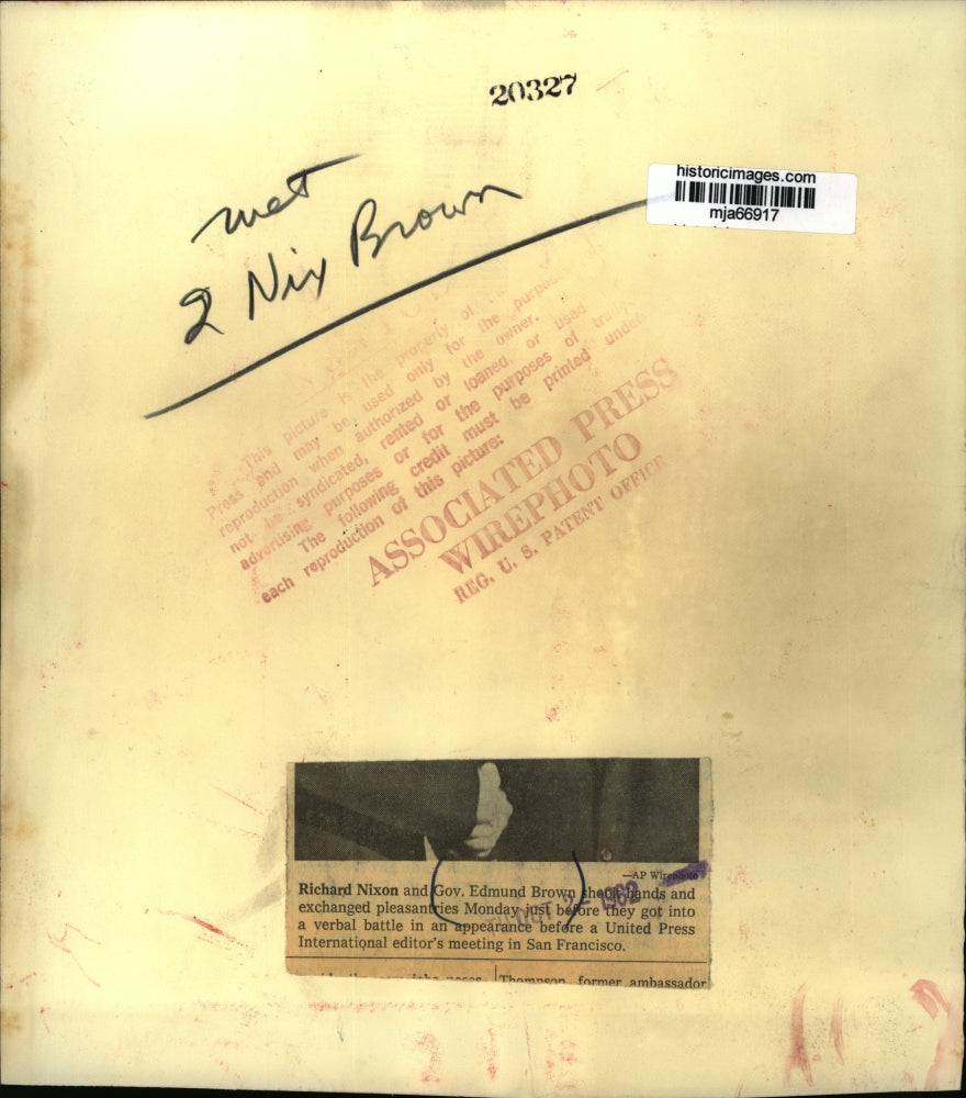 1962 Press Photo Richard Nixon and Edmund Brown shake hands before their debate