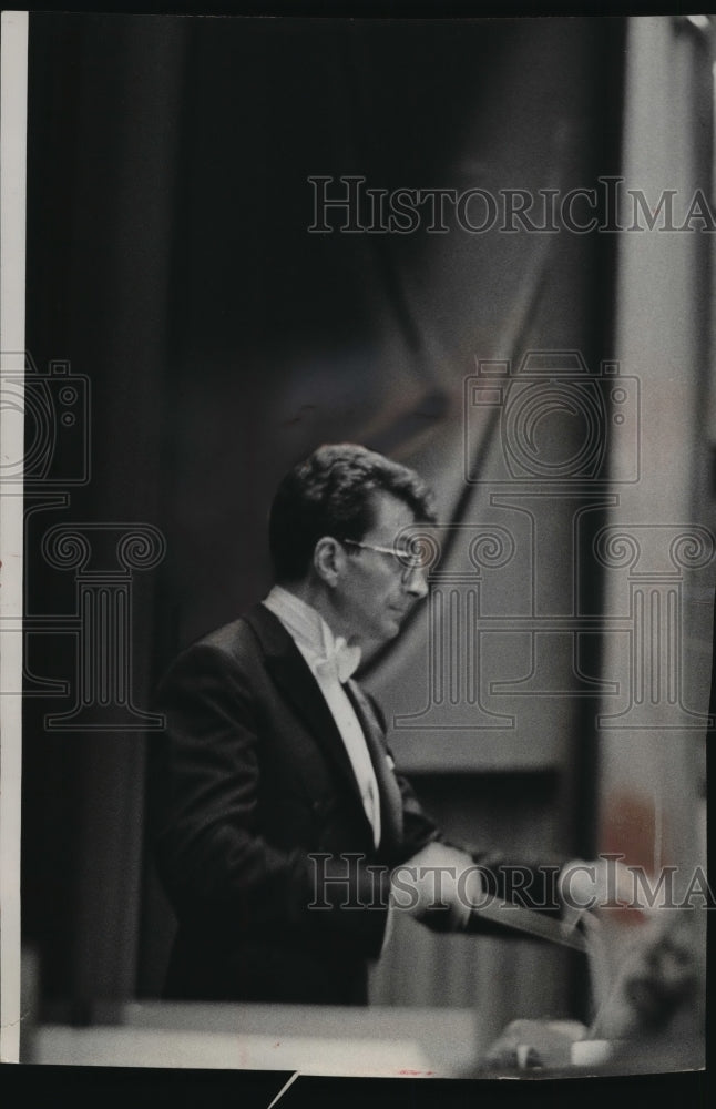 1961 Press Photo Conductor Harry Brown of Milwaukee Symphony Orchestra- Historic Images