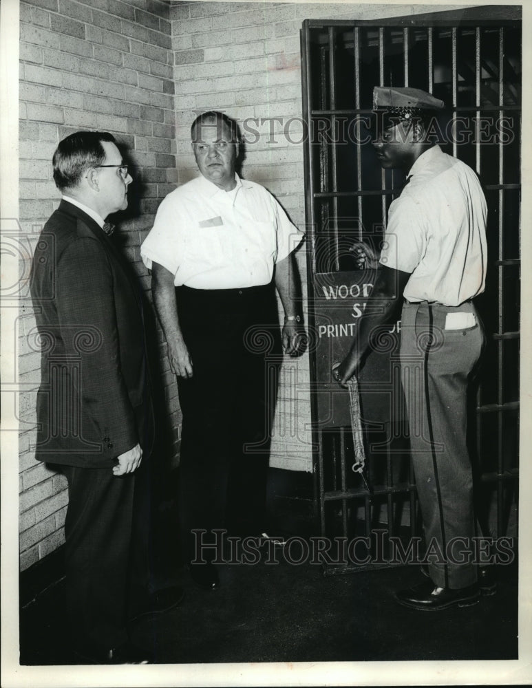 1963 Press Photo Larry Howard, Sheriff Richard B. Ogilvie &amp; Warden Jack Johnson- Historic Images