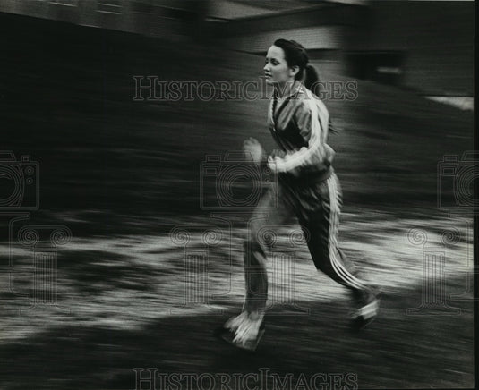 1980 Press Photo Kathy Lefebvre of Waukesha Memorial Cross Country - mja67389- Historic Images