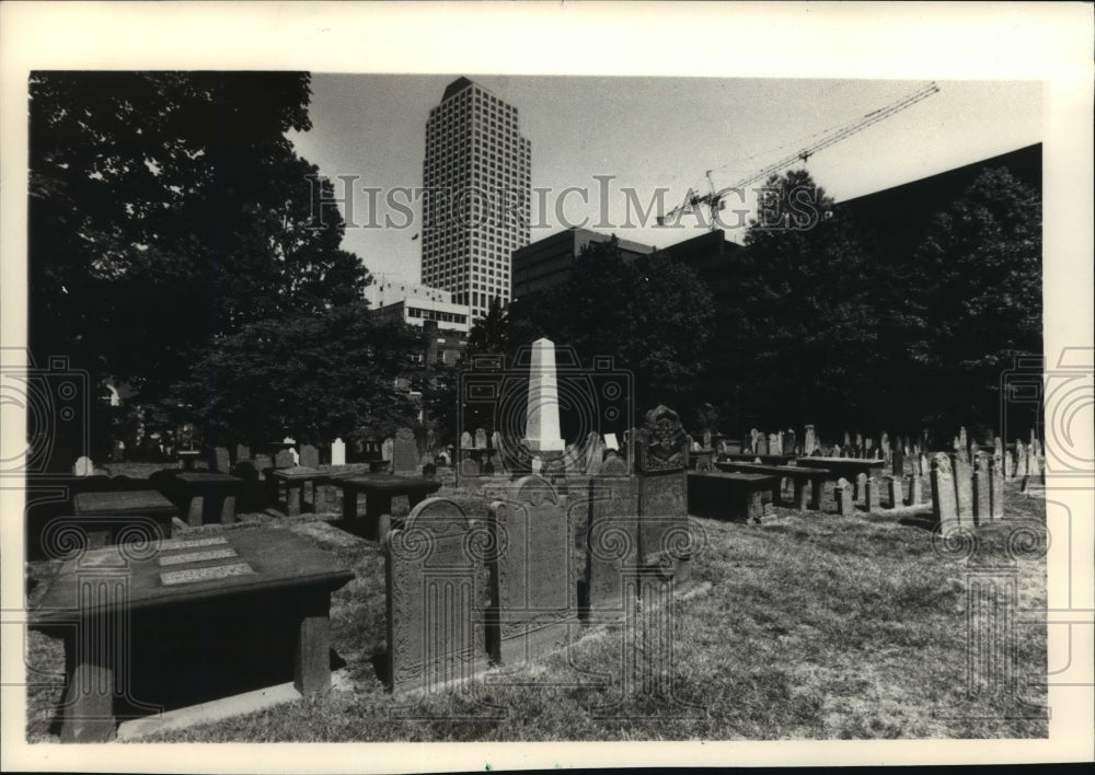 1988 Press Photo Ancient Burying Ground in Hartford, Connecticut - Historic Images