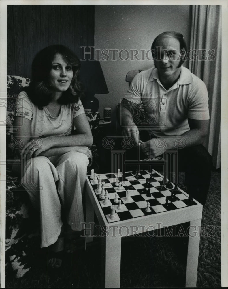 1975 Press Photo Football player Billy Marek and wife, Bobbie - mja67560- Historic Images