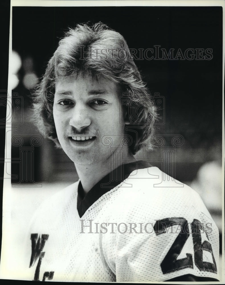 1980 Press Photo Ed Lebler University of Wis. Hockey Team Ending Bad Season- Historic Images