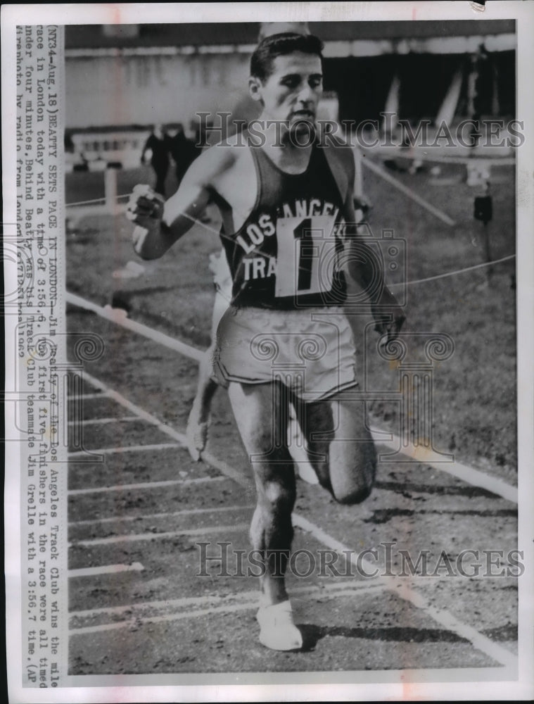 1982 Press Photo Los Angeles Track Star Jim Beatty won a mile run at london- Historic Images