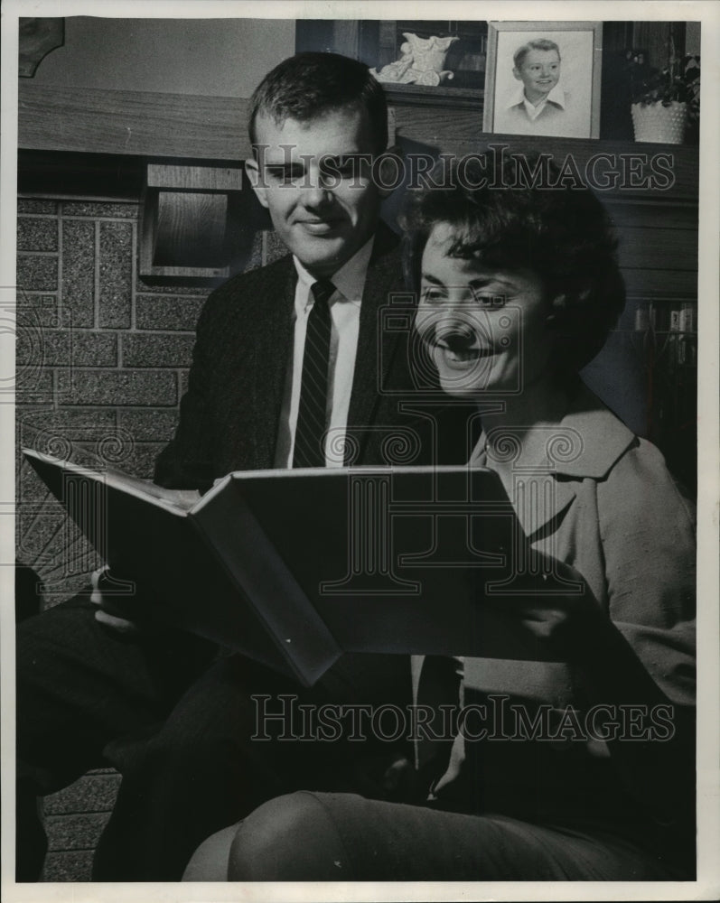 1961 Press Photo Joan Evelyn Ferber And Fiance Checked Details For Their Wedding- Historic Images