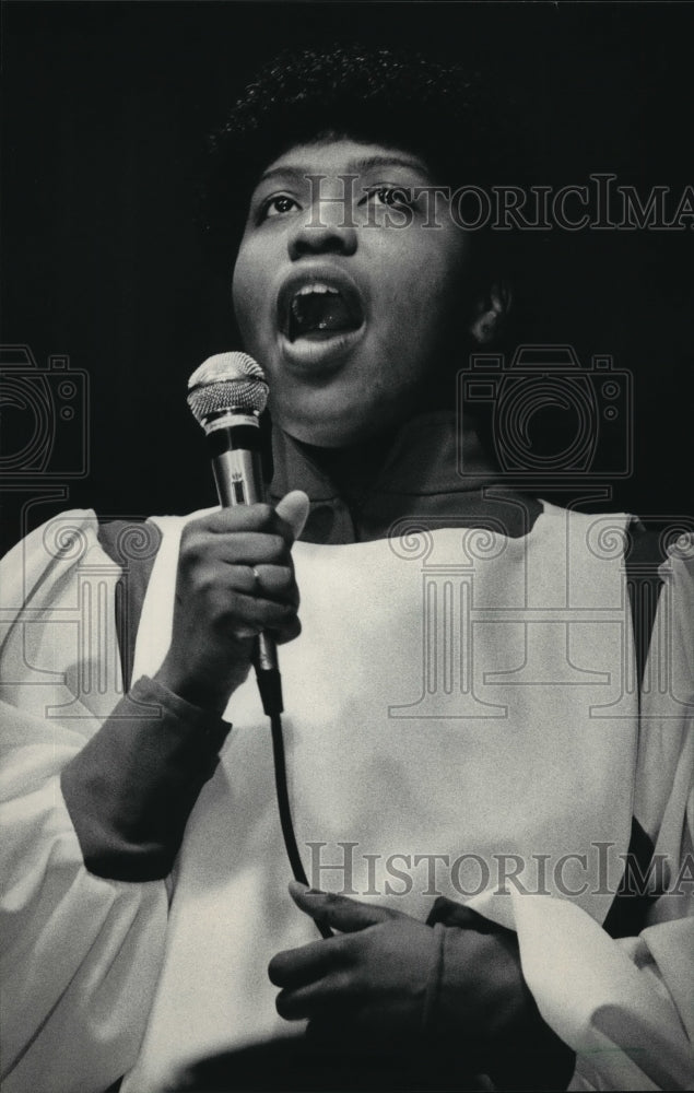 1984 Press Photo Sharon Gaddis Singing with the Harmoniques at a Service- Historic Images