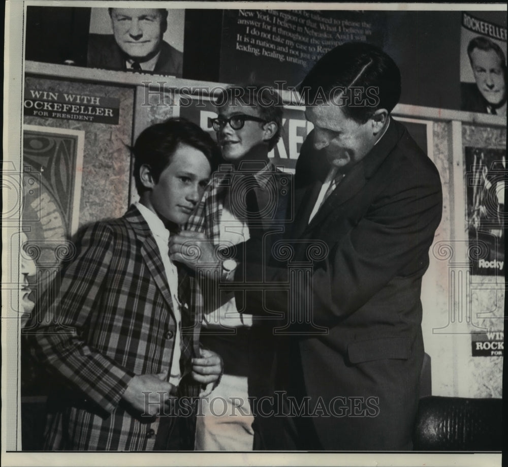 1968 Press Photo Governor John Chafee and Sons John and Zachariah in Madison- Historic Images