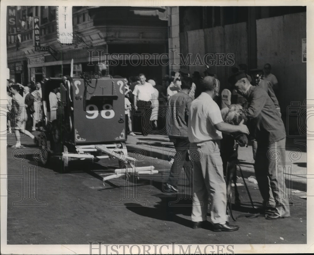 1964 Press Photo One of the Ponies  pulling a  Air Calliope Became Tangled- Historic Images