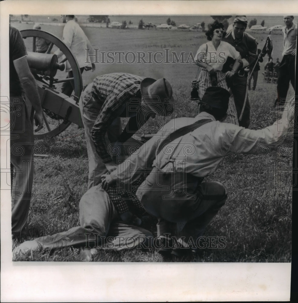 1963 Press Photo Confusion After Virginia Civil War Re-Enactment Cannon Explodes- Historic Images