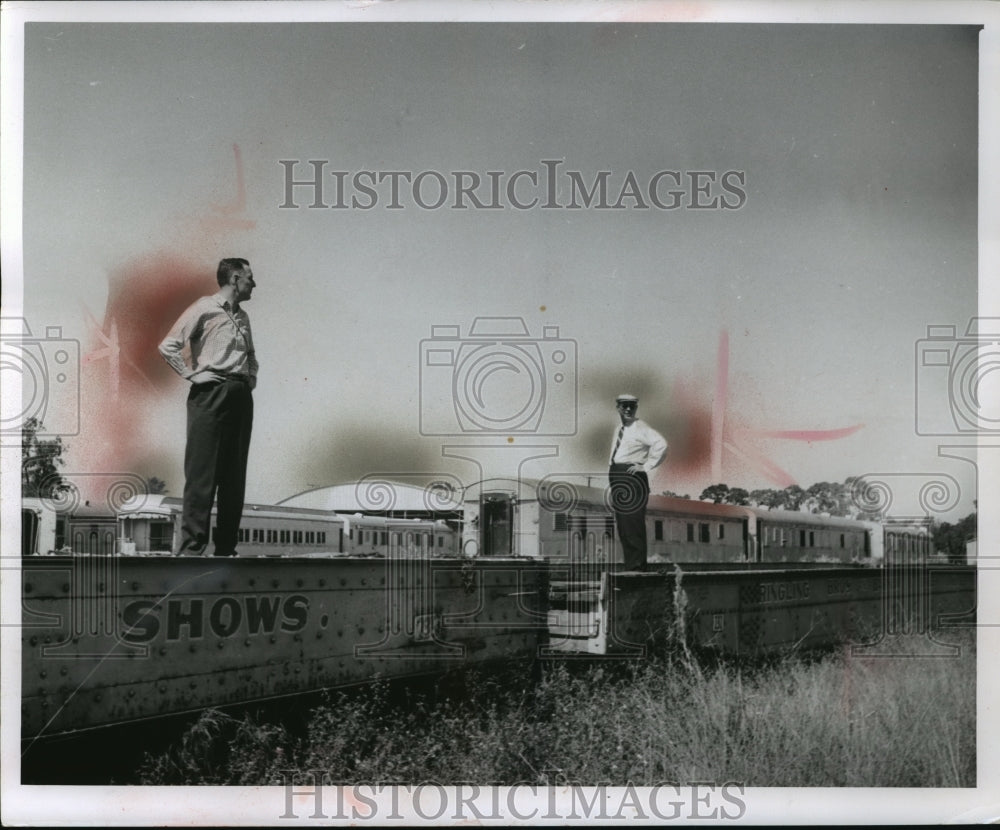 1950 Press Photo Tom Parkinson and Deane Adams on Circus Flatcars- Historic Images