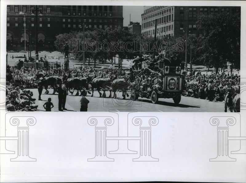 Load image into Gallery viewer, 1966 Press Photo Circus Wagons in a Parade in Milwaukee - mja69547
