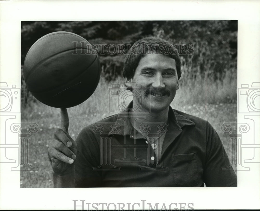 1982 Press Photo Joe Chrnelich, Milwaukee Basketball Player - mja69648- Historic Images