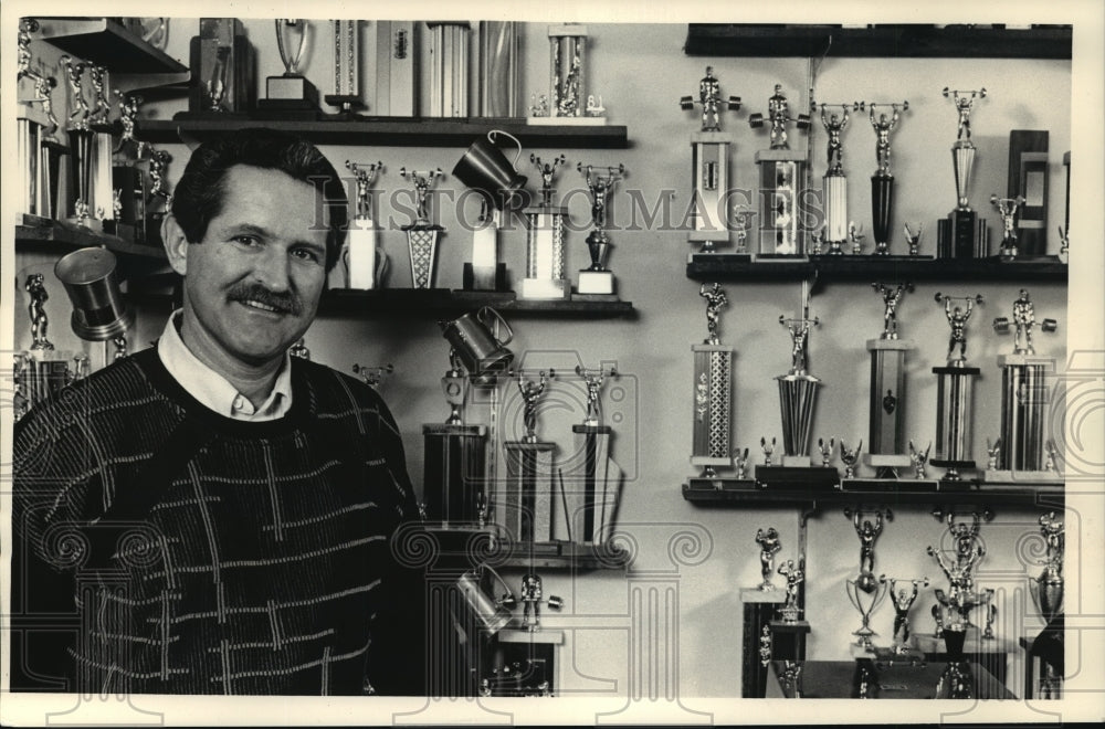 1987 Press Photo Norman Rauch, weight lifter suffering from cancer, Lake Geneva- Historic Images