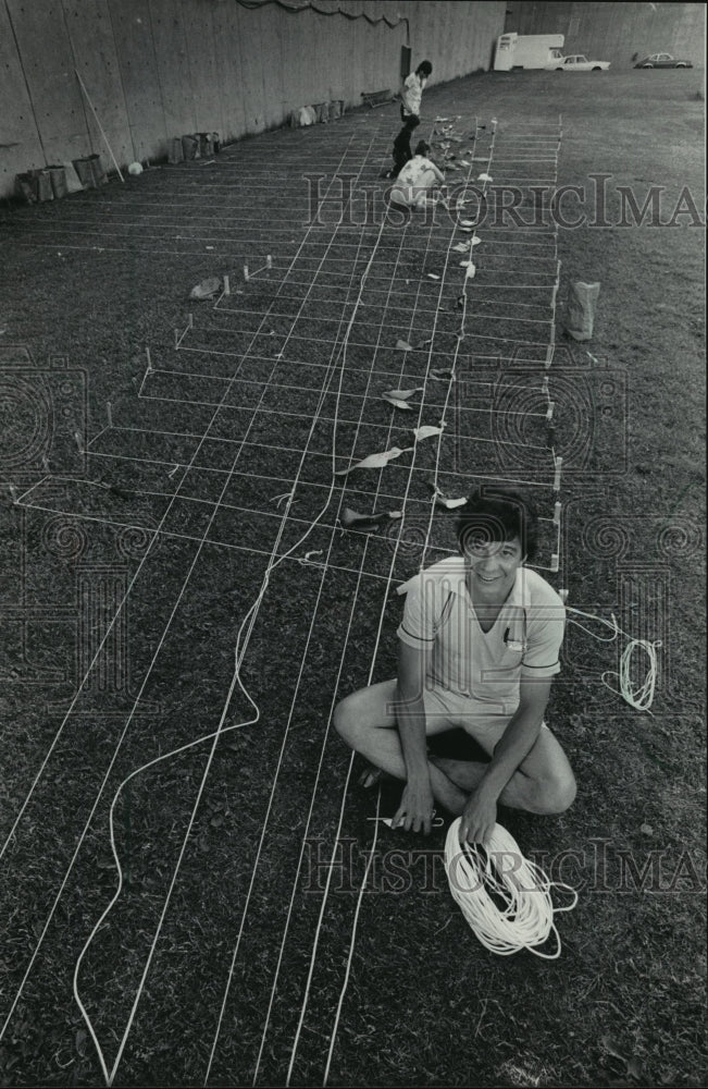 1983 Press Photo Dennis Coffey Works on his Festival Project- Historic Images