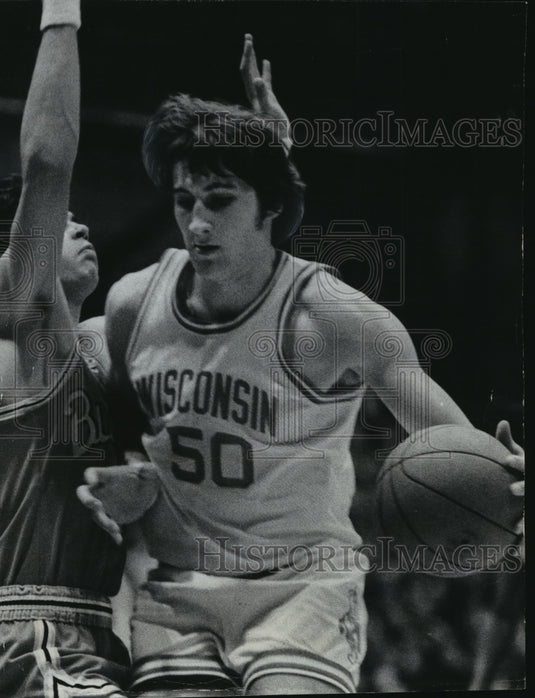 1977 Press Photo Basketball: Joe Chrnelich's resurgence has raised Badger hopes- Historic Images