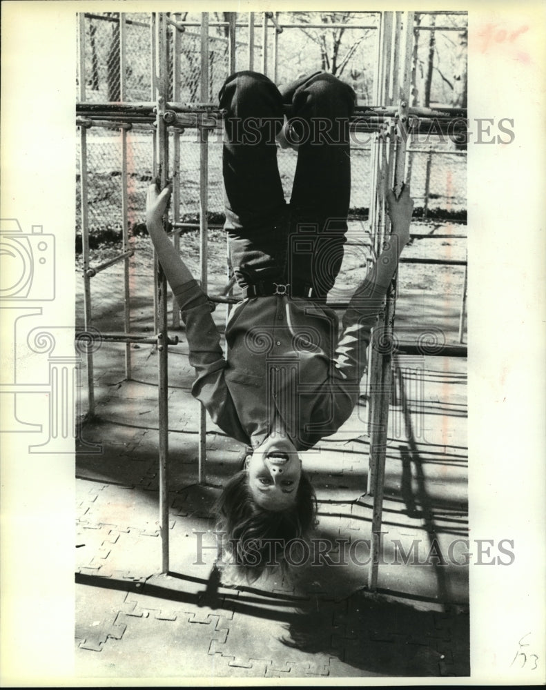 1980 Press Photo Kelly Collins, Bo Derek&#39;s little sister is athletic, an gymnast- Historic Images