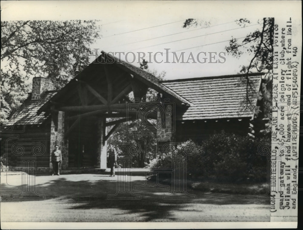 1940 Press Photo Police Guard Gateway to Seigniory Club - mja70662