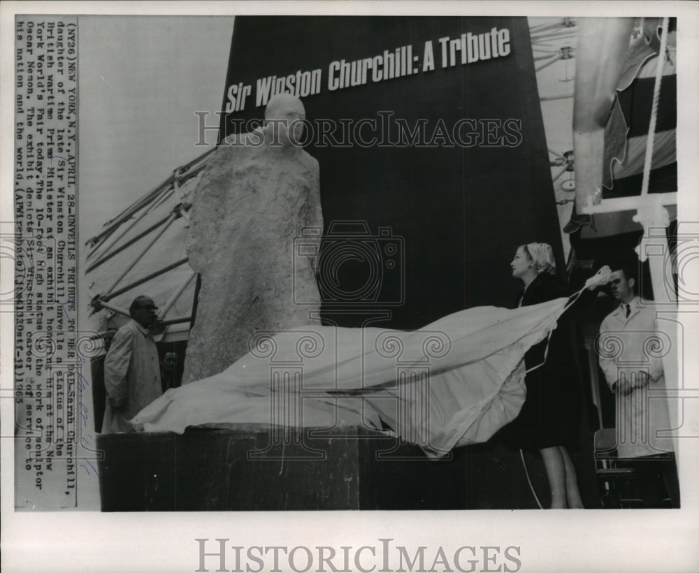 1965 Press Photo Sarah Churchill Unveiling Winston Churchill Statue in New York- Historic Images