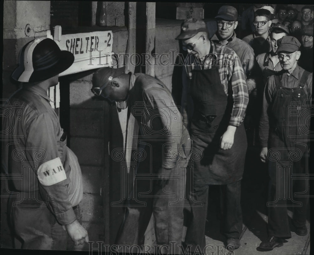 1952 Press Photo Workers Heading To Air Raid Shelters At Ampco Metal, Inc.- Historic Images