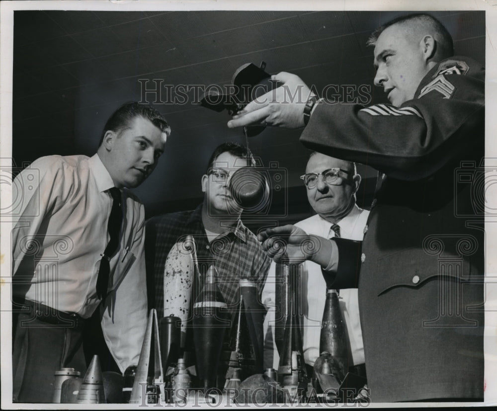 1963 Press Photo Sargent First Class Thomas Callahan Displays Antipersonnel Mine- Historic Images