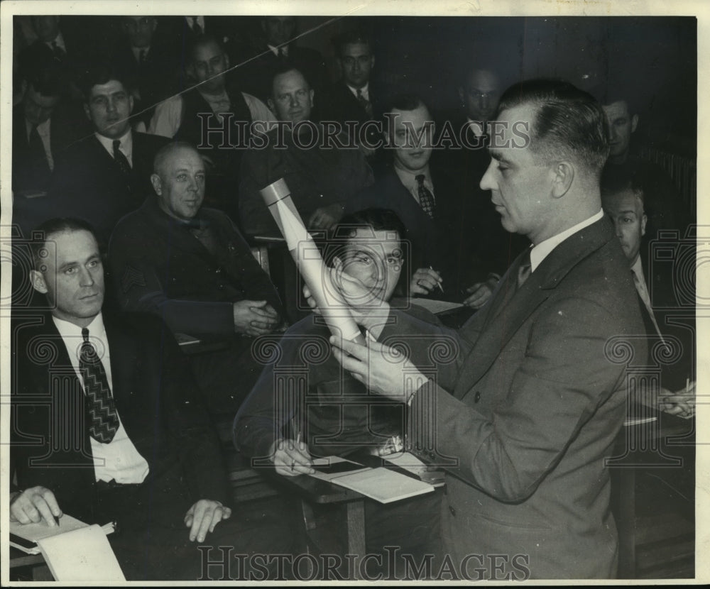 1941 Press Photo W.M. Sirene, FBI Instructor, giving Civil Defense Lecture- Historic Images