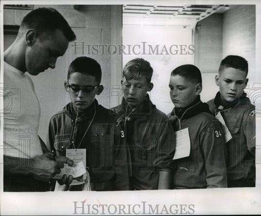 1956 Press Photo "Victims' Being Checked in at Milwaukee, Wisconsin - mja71196- Historic Images