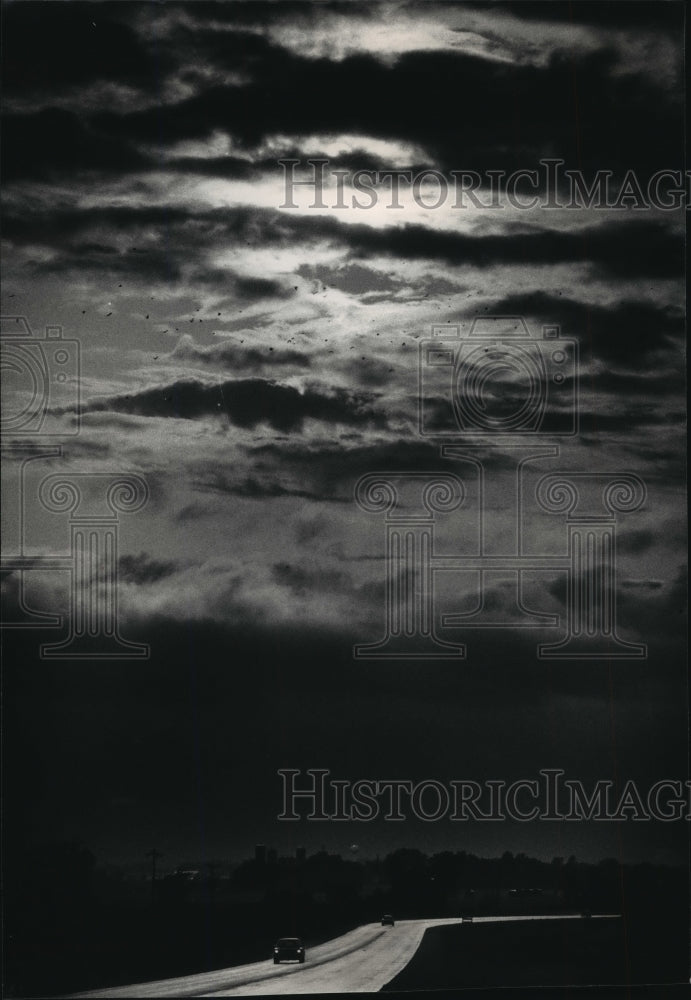 1982 Press Photo Clouds Over a Wisconsin Highway- Historic Images