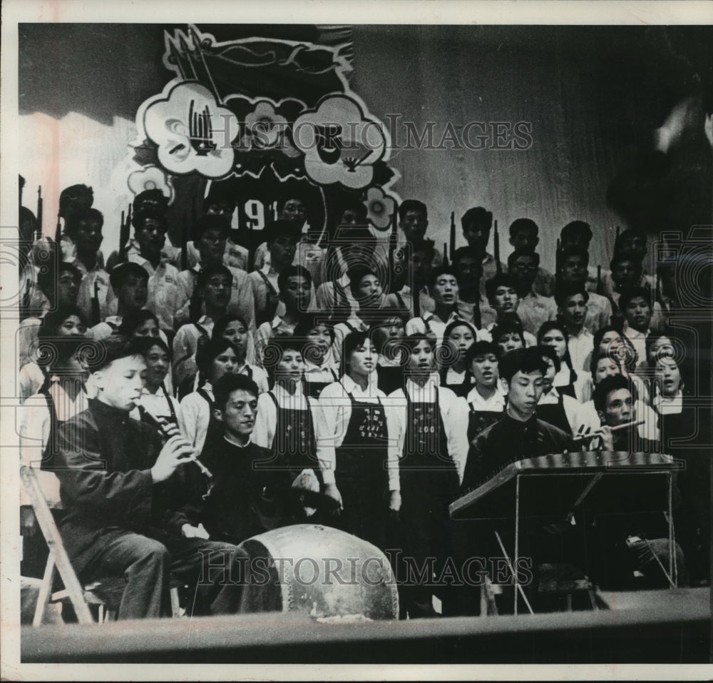 1964 Press Photo Choir Singing Propaganda Songs in Wushi- Historic Images