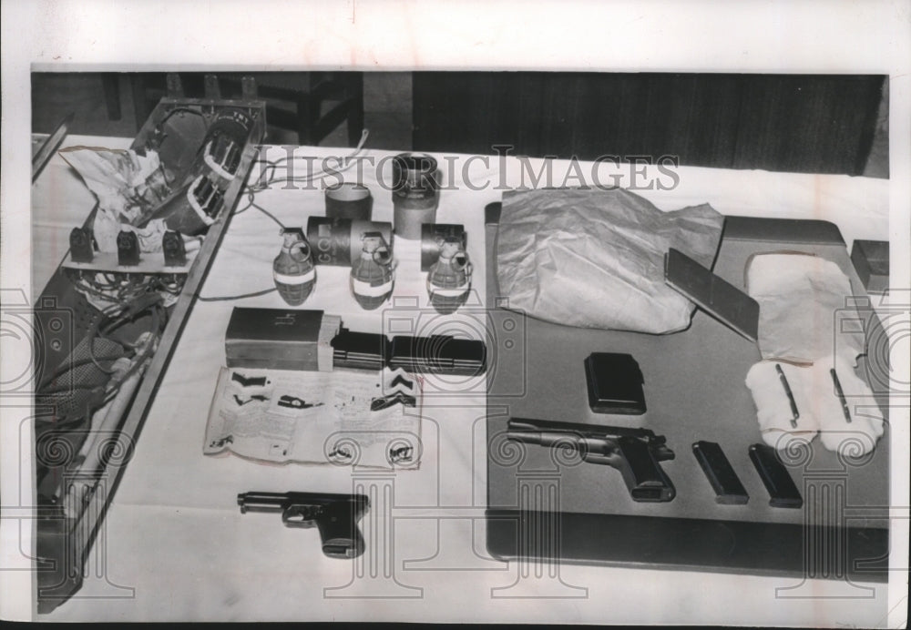 1962 Press Photo Weapons of Sabotage Found by FBI Agents in New York City- Historic Images