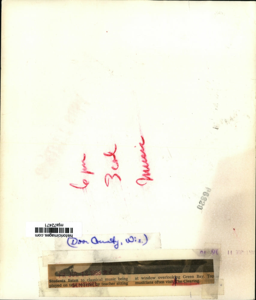 1963 Press Photo Students Listening to Music With Their Teacher in Wisconsin