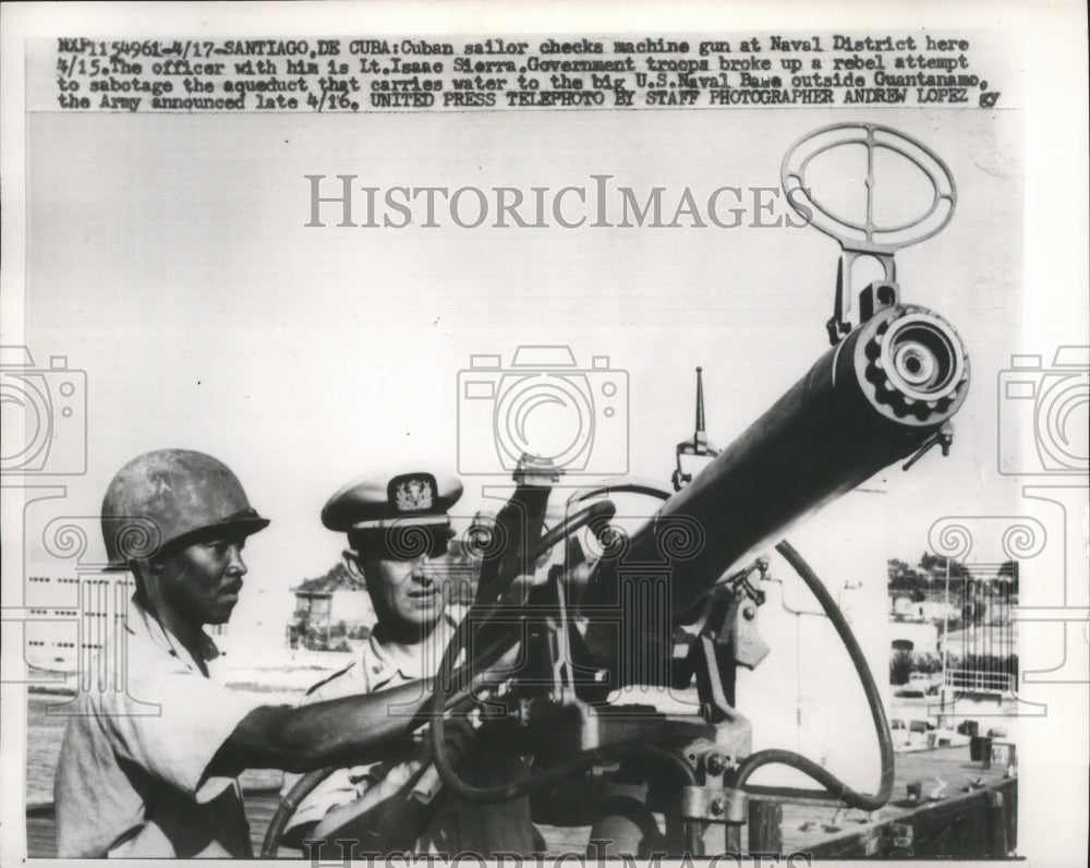 1958 Press Photo Lt. Isaac Sierra and Cuban sailor check gun at Naval District