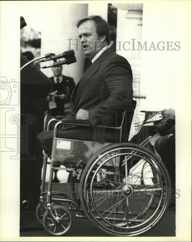 Load image into Gallery viewer, 1977 Press Photo Max Cleland Speaking at Arlington National Cemetery - mja73040
