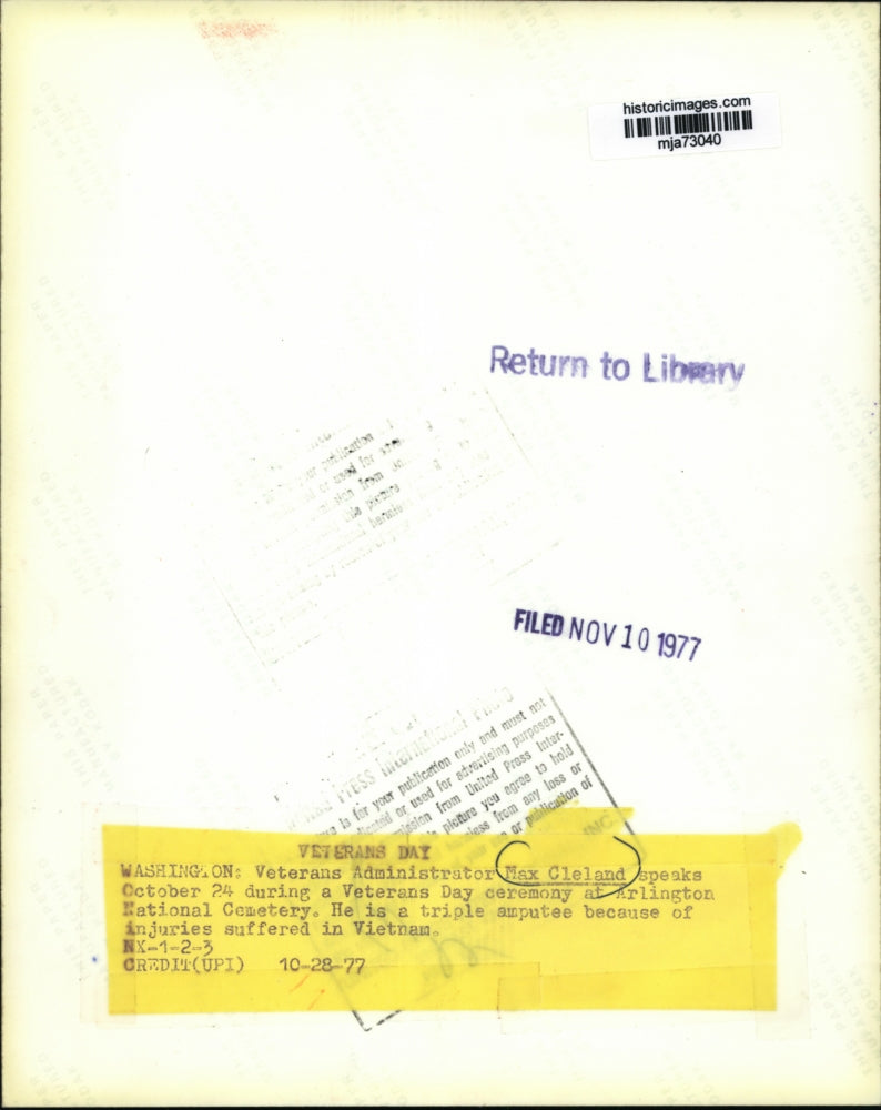 1977 Press Photo Max Cleland Speaking at Arlington National Cemetery - mja73040