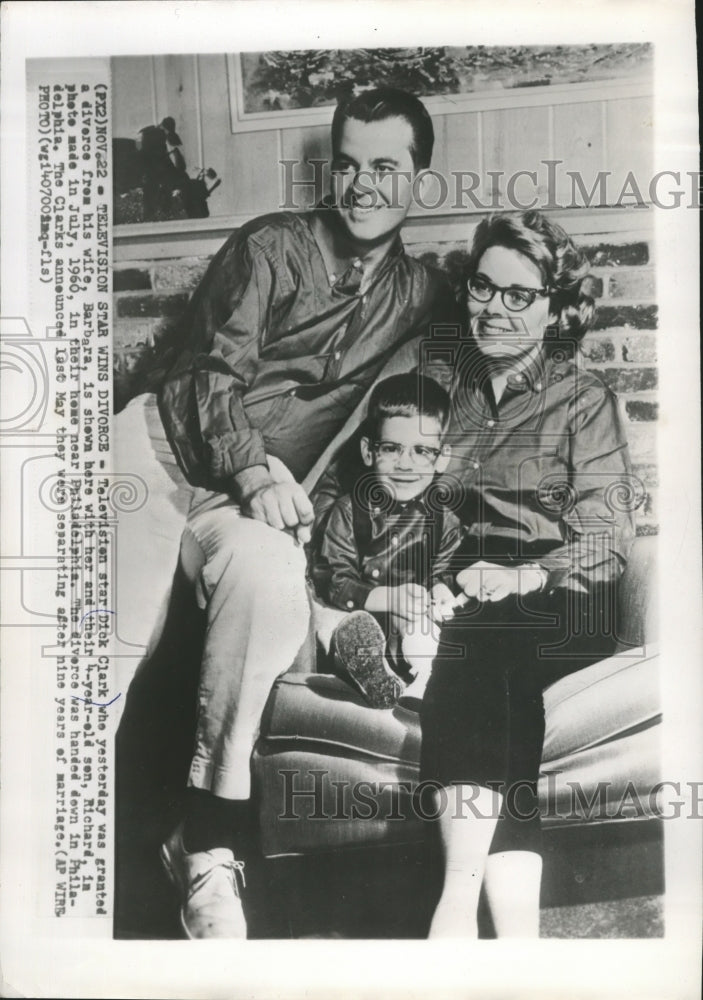 1960 Press Photo Dick, Barbara and Richard in Their Home Near Philadelphia- Historic Images