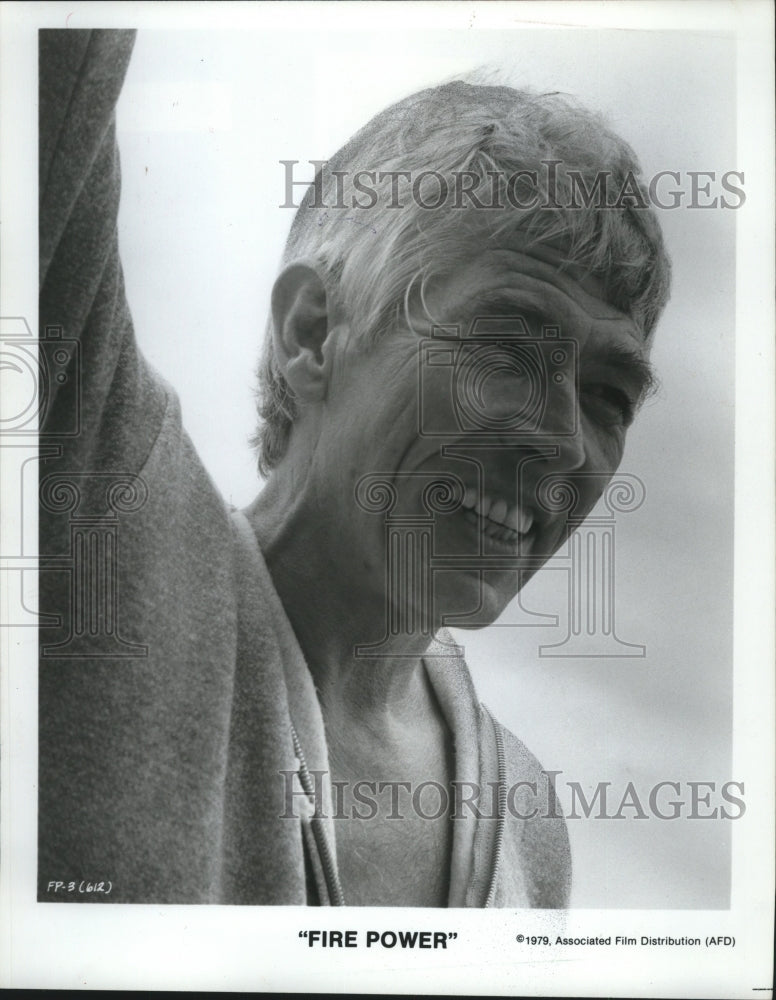 1979 Press Photo Actor James Coburn as a Bounty Hunter in &quot;Firepower&quot;- Historic Images