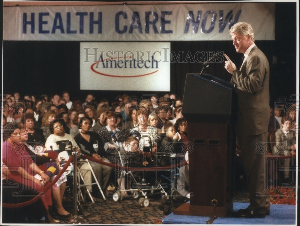 1994 Press Photo President Clinton spoke to Ameritech employees on health care- Historic Images