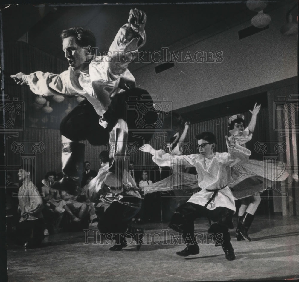 1964 Press Photo Kavkaz Russian dancers performed at the University of Wisconsin- Historic Images